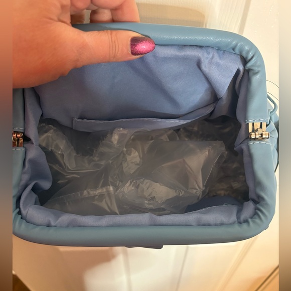 NWT Badgley Mischka Wrapped Frame clutch bag in soft blue vegan leather - Picture 4 of 6